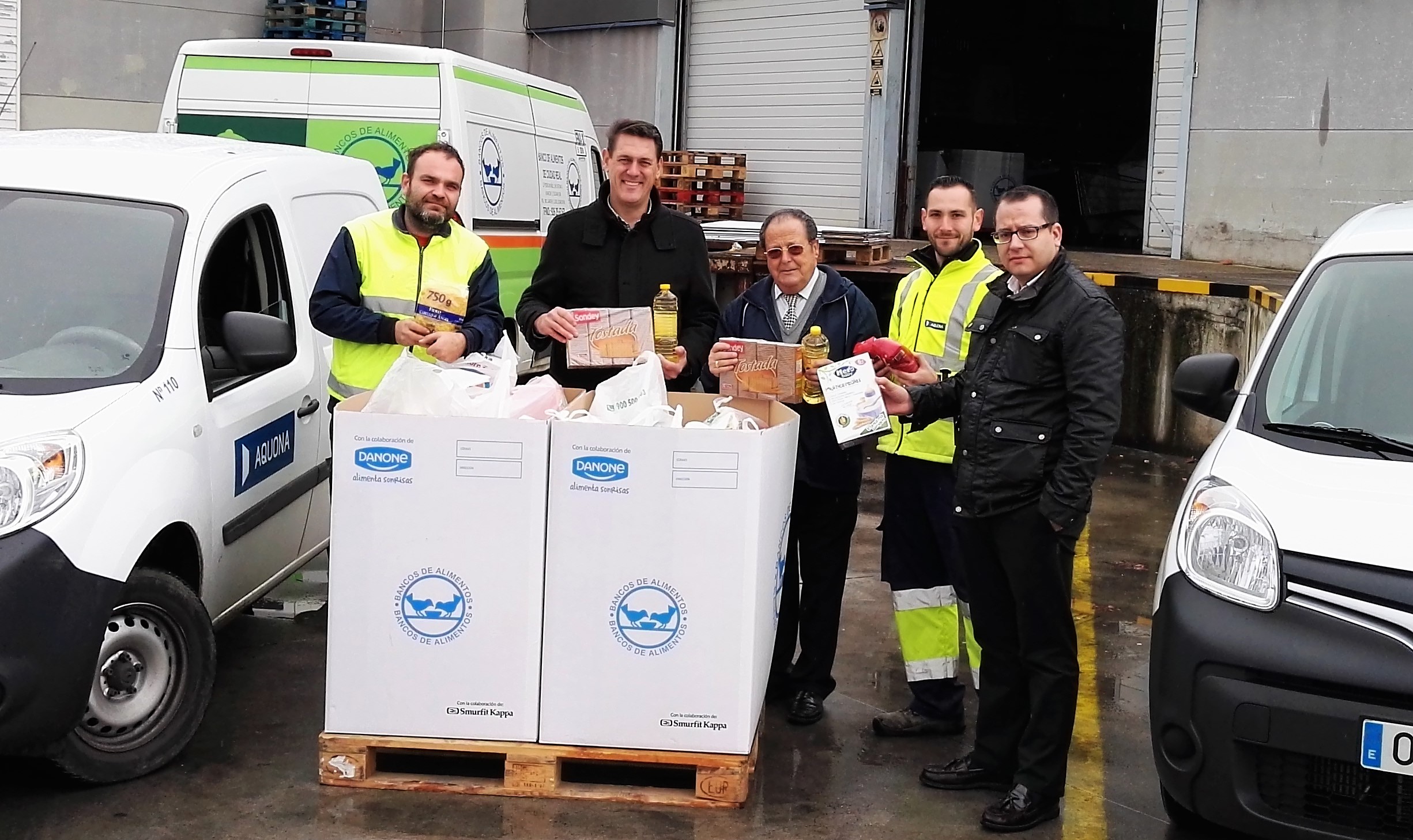  Aquona Ciudad Real donando alimentos