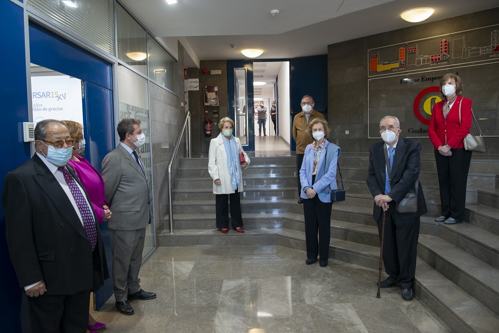 visita REina con junta directiva del Banco de Alimentos